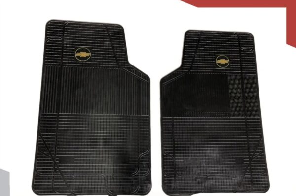 Cubre Alfombra Gruesa Goma Premium Flexible Con agarres/Abrojo al piso 3 Piezas Univ. Con Logo Chevrolet Cod. 3044-CH - Imagen 4