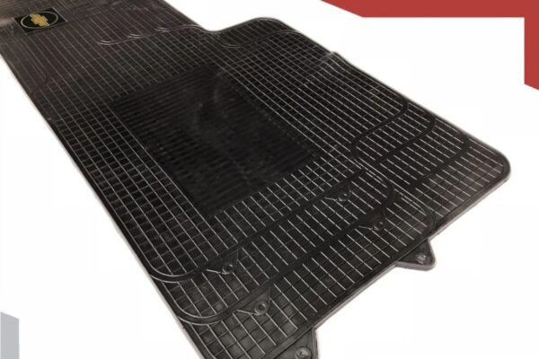 Cubre Alfombra Gruesa Goma Premium Flexible Con agarres/Abrojo al piso 3 Piezas Univ. Con Logo Chevrolet Cod. 3044-CH - Imagen 6